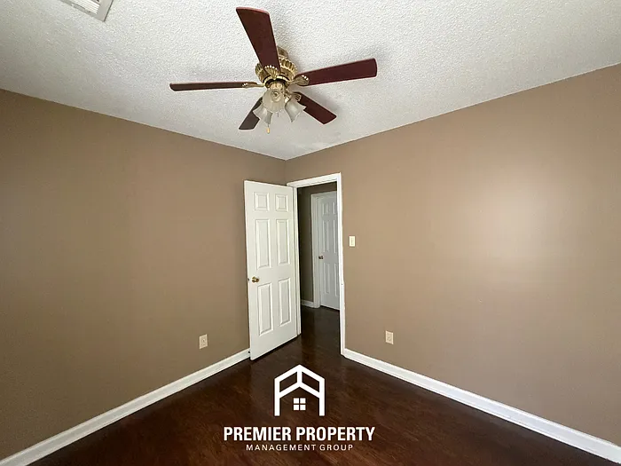 3755 Clarion Dr — Photo 16