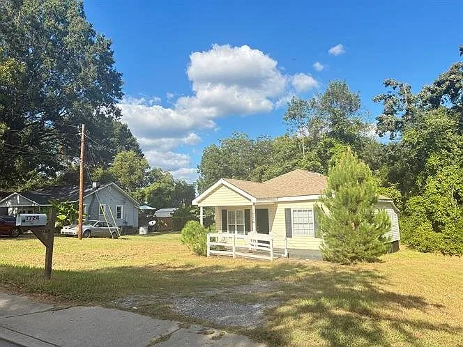 1724 W Davidson Ave — Photo 2