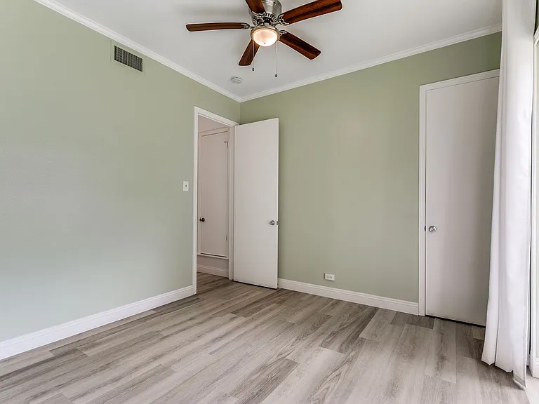 7709 Broadway #113 — Photo 22
