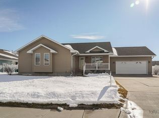 323 Redwood Rd, Grand Island, NE 68803