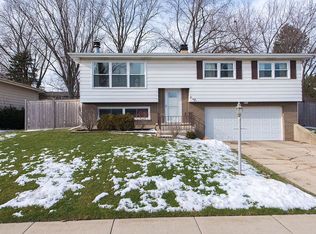 64 Concord Ave, South Elgin, IL 60177