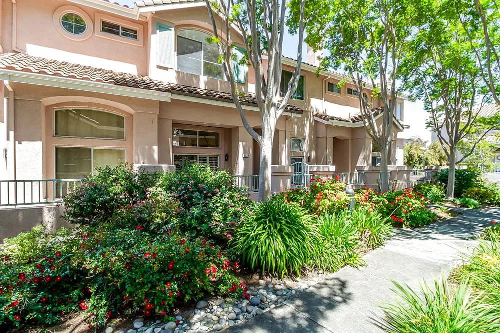 3 bed, 2.5 bath, 1514 sqft, $3,950 — Photo 1