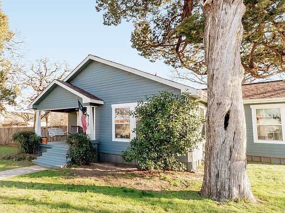 3rd image of 713 W Spring St