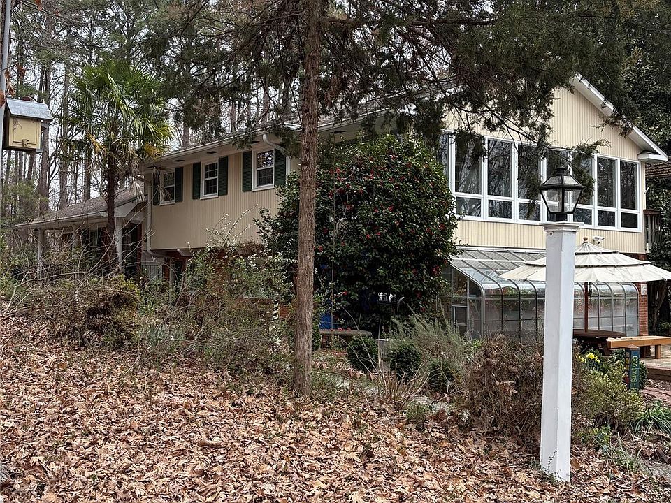 2nd image of 803 Elizabeth Ln