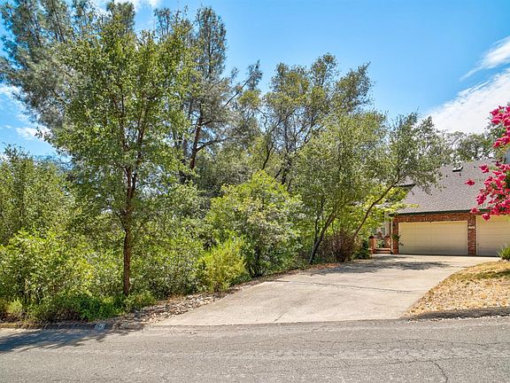 3rd image of 2547 Lakeridge Oaks Dr