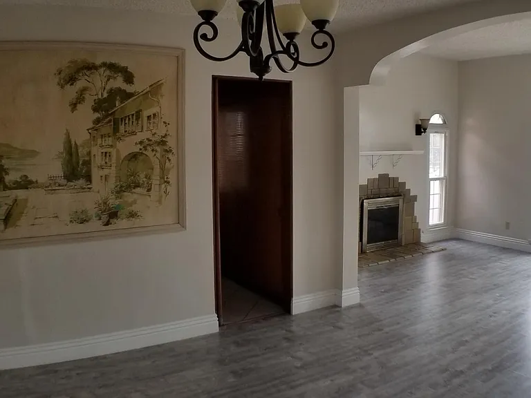 512 S Flower St — Photo 10