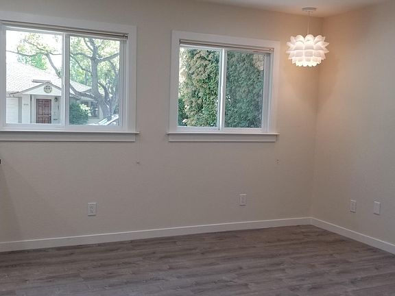 3rd image of 601 Marion Ave #1