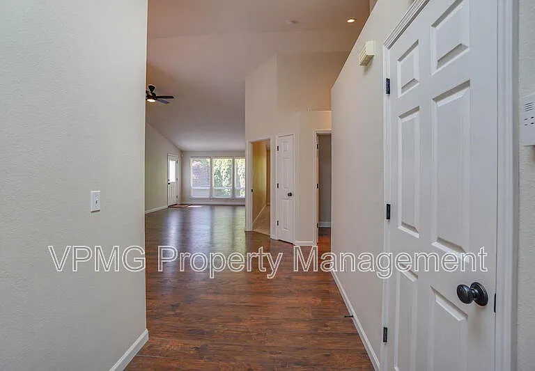 2115 NW 143rd Cir — Photo 5