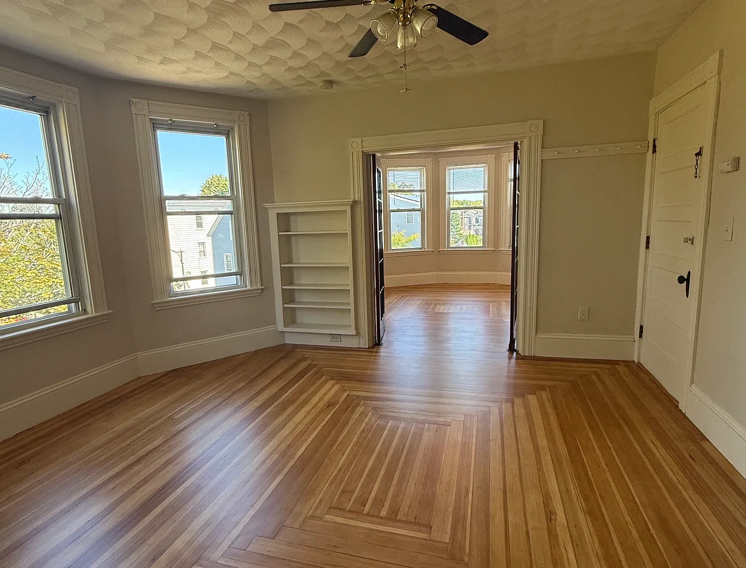 1 bed, 700 sqft, $2,100 — Photo 3