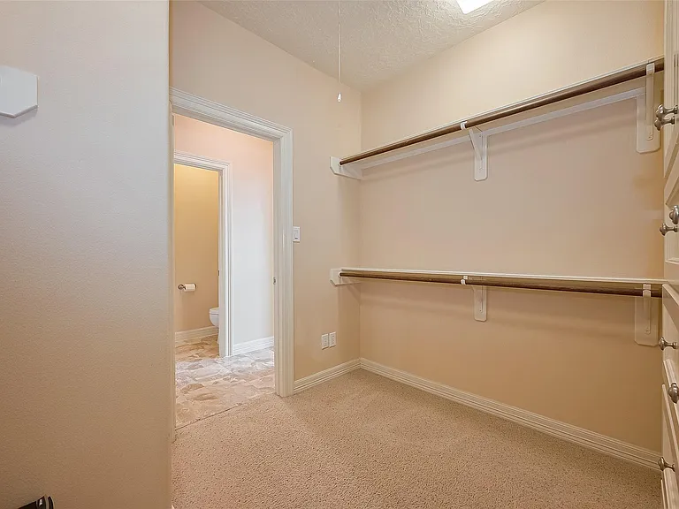1419 Thompson St — Photo 44
