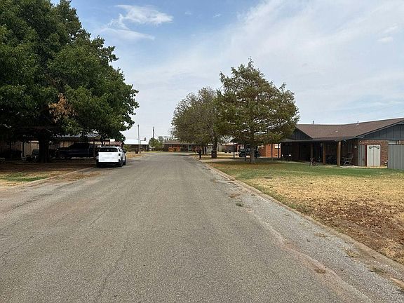 4th image of 518 Ruth Dr