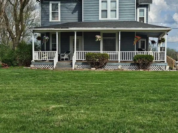 714 S 4th St, Chariton, IA 50049