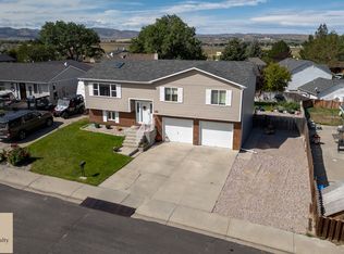 1140 Cactus Ct, Douglas, WY 82633