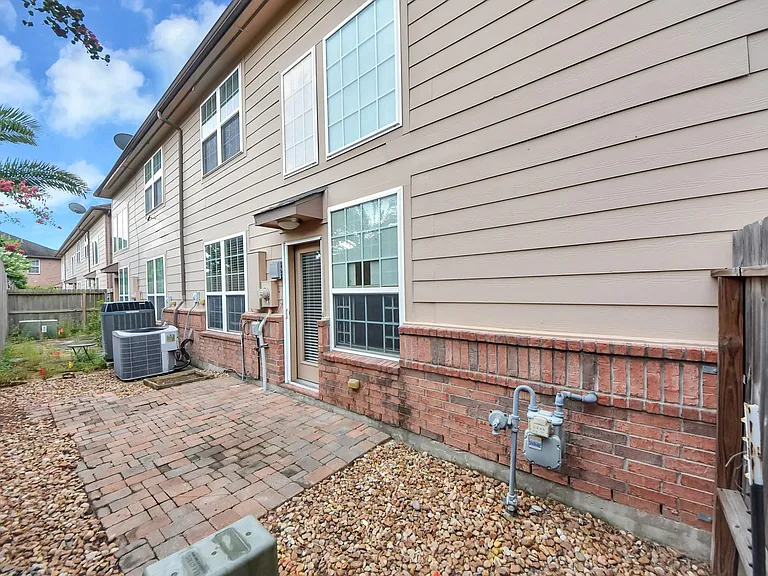 1251 Glenwood Canyon Ln — Photo 29