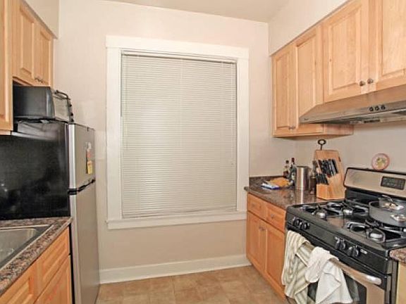 4th image of 2401 Sacramento St APT 2