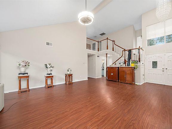5th image of 3714 Green Fields Dr