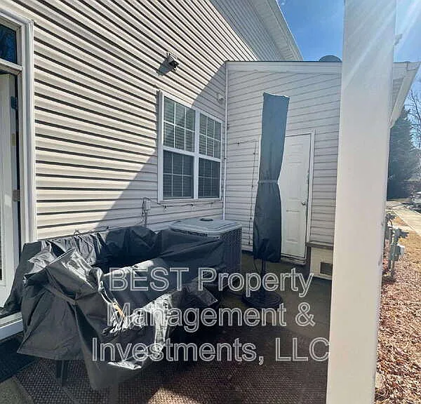 8130 Kings Creek Dr — Photo 32