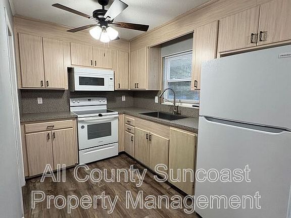 4th image of 208 NE Rowena St