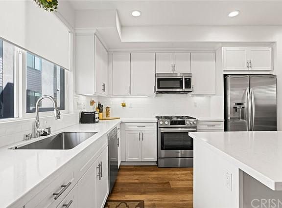 4th image of 13209 Victory Blvd