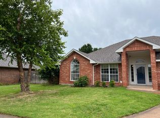 2828 Victoria Dr, Norman, OK 73072