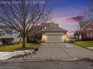 625 Rolling Hills Ln, Lapeer, MI