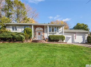 97 Ridge Rd, Wheatley Heights, NY 11798