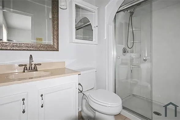 921 Middle Cove Dr — Photo 3