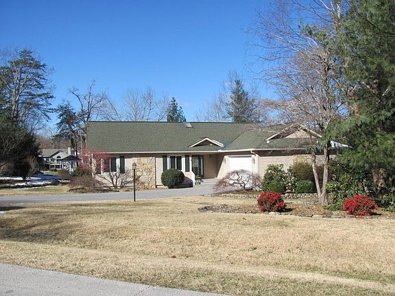 2nd image of 17 Belvedere Ln