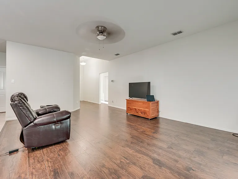 705 Ben Lake Trl — Photo 4