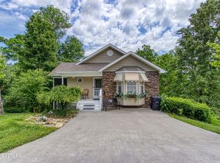 2720 Cobblestone Dr, Pigeon Forge, TN 37863