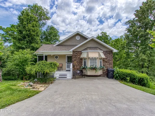 2720 Cobblestone Dr, Pigeon Forge, TN 37863