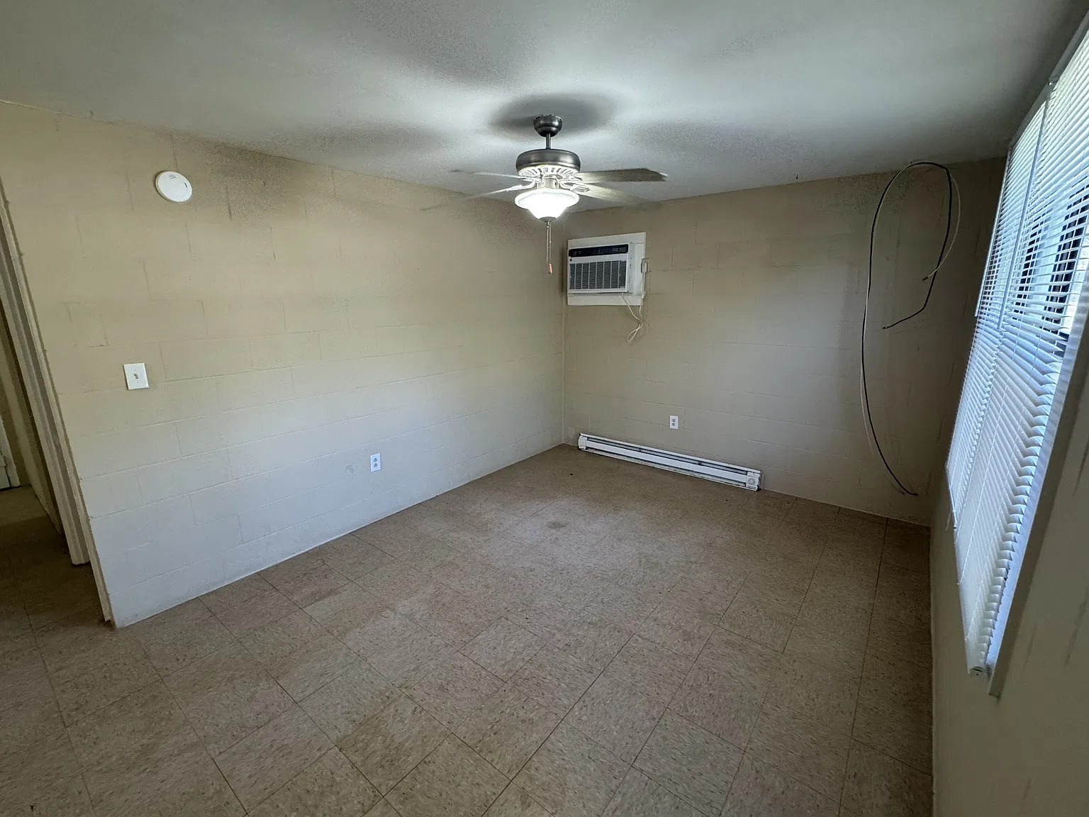 1 bed, 1.0 bath, 700 sqft, $900 — Photo 2