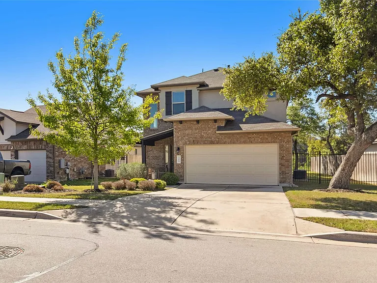 208 Callahan Ln — Photo 2