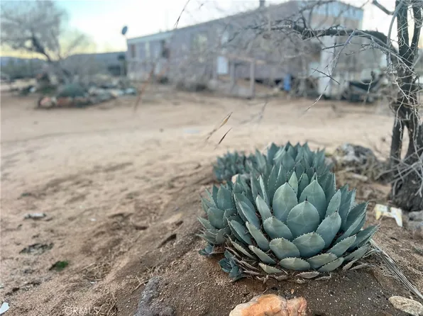 735 Wamego Trl, Yucca Valley, CA 92284