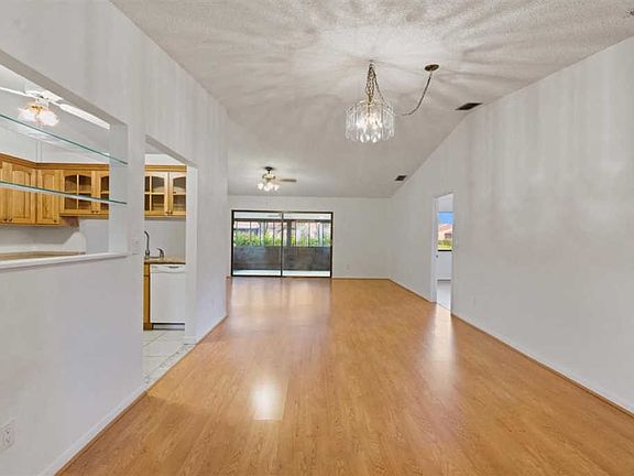5th image of 2 Rogart Cir