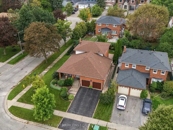 520 McLeod Cres, Pickering, ON L1W 3M5