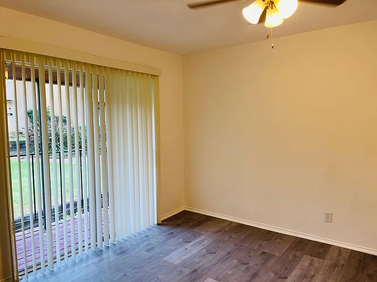 5612 Marina Dr — Photo 5