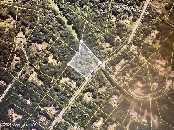 Woodland Dr, Dingmans Ferry, PA 18328