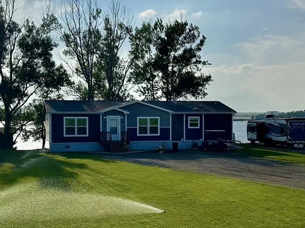 18 S Rice Lake Rd, Douglas, ND 58735