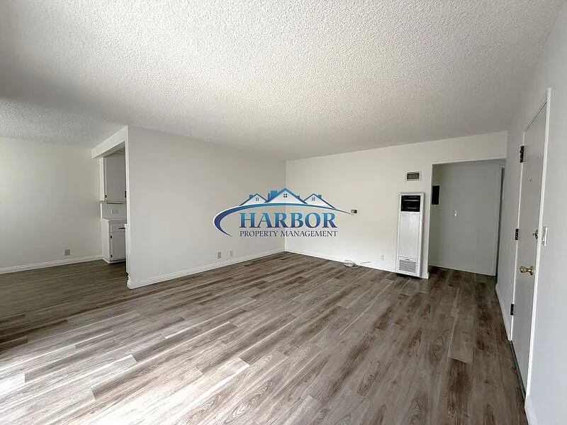 Building Photo - 213 W Manchester Blvd #6