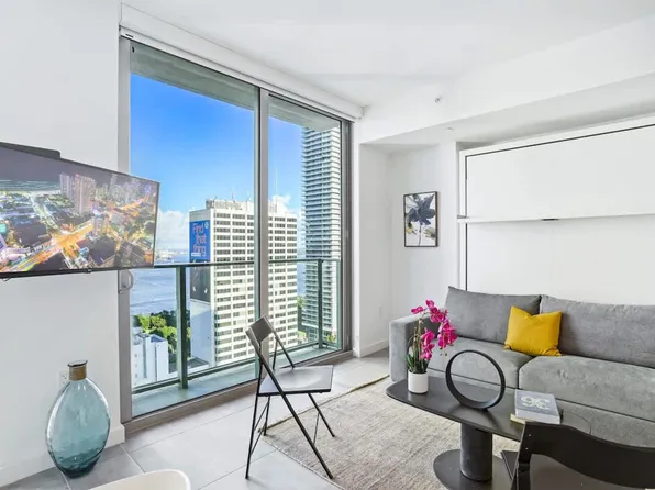 227 NE 2nd St, Miami, FL