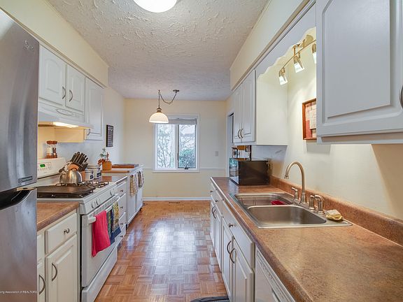 3rd image of 6220 Cobblers Dr