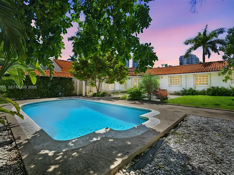 2300 S Miami Ave — Photo 34