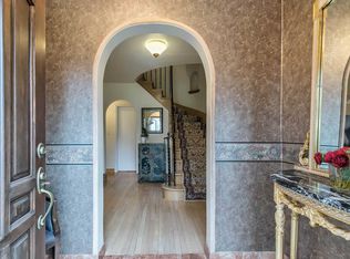 34 Knickerbocker Rd, Manhasset, NY 11030