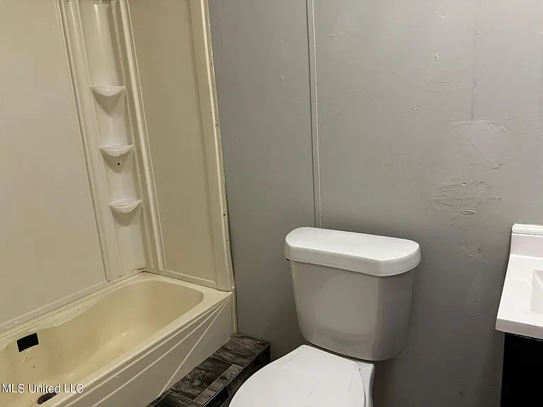 5575 Robin Wood Rd — Photo 10