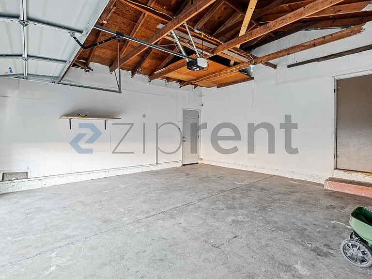 325 Falcon Dr — Photo 29