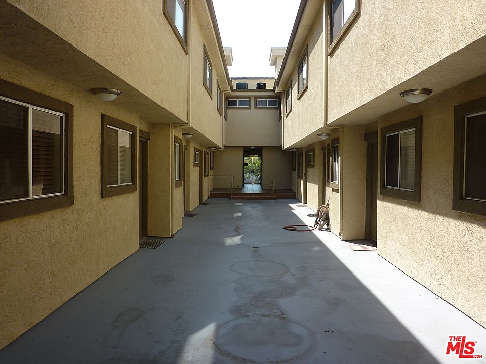 2nd image of 152 S Gramercy Pl #8