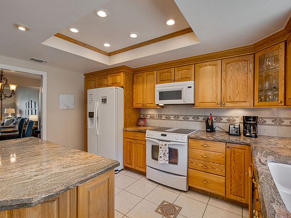 3rd image of 6629 Skyview Dr
