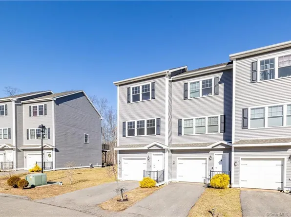 32 Hampton Court, East Hampton, CT 06424