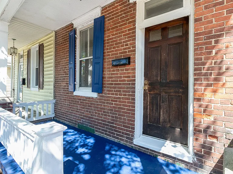 517 N Pitt St — Photo 2
